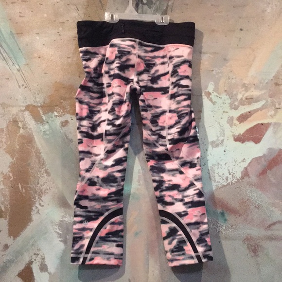 LULULEMON Run Inspire Crop - Wamo Camo - sz 8 EUC - Picture 2 of 5